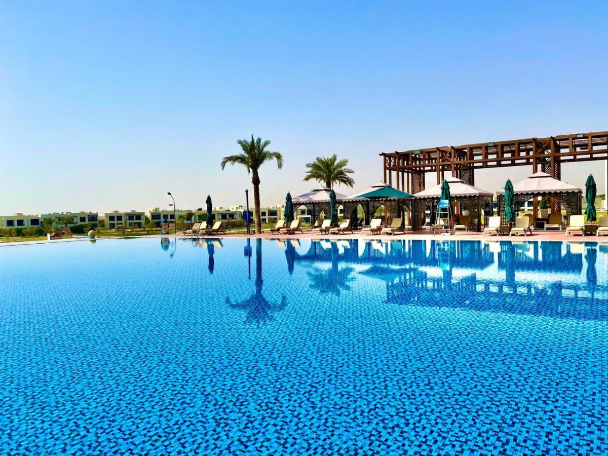 Retaj Salwa Resort & Spa Doha Exteriör bild The swimming pool at the clubhouse