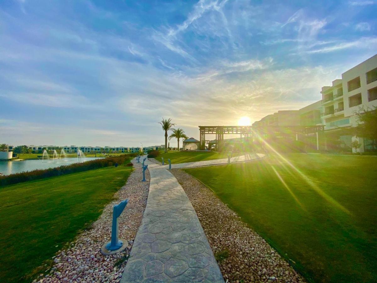 Retaj Salwa Resort & Spa Doha Exteriör bild Sunrise at the Al-Shaqra residential complex
