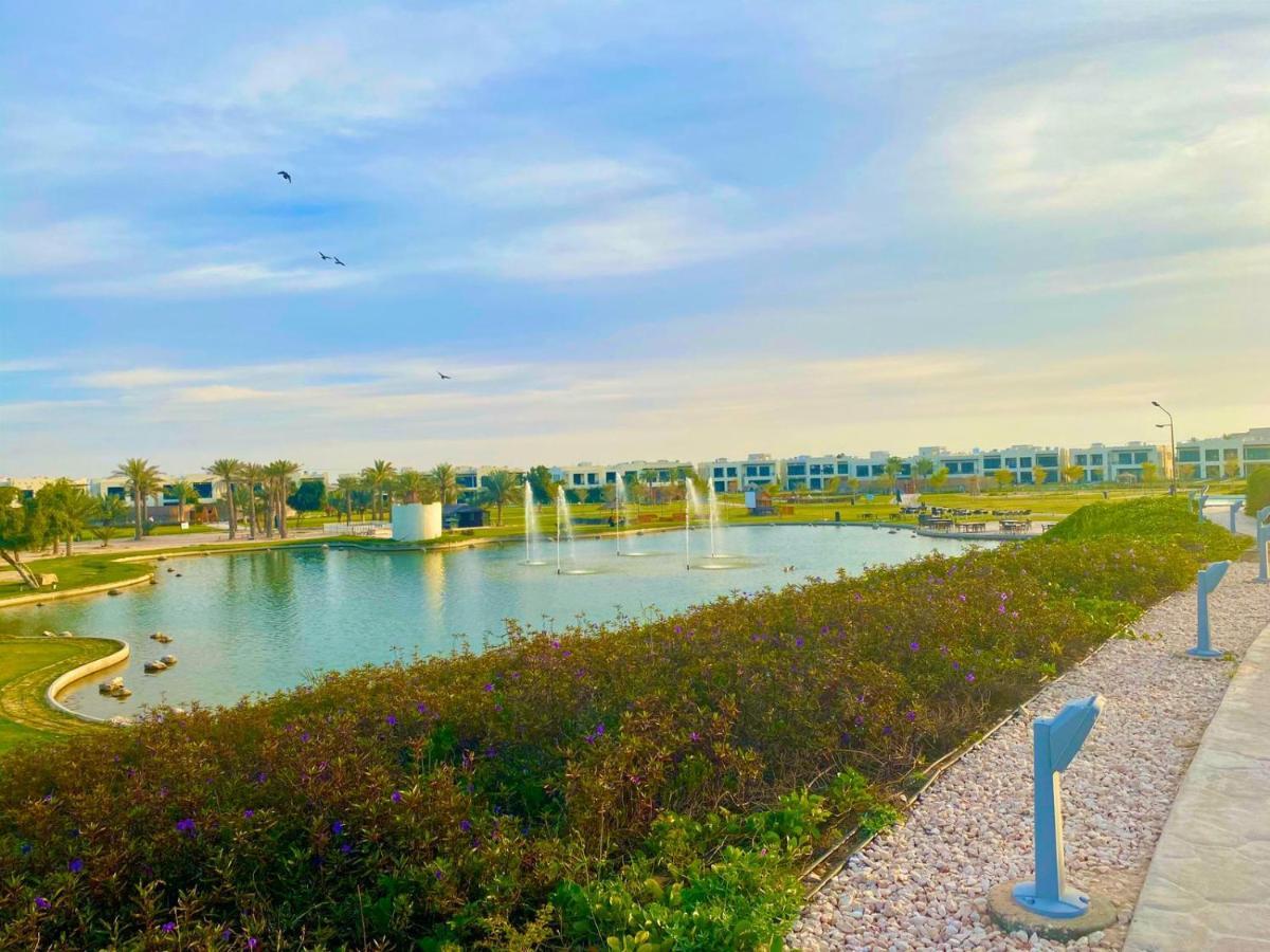 Retaj Salwa Resort & Spa Doha Exteriör bild View of the lake at Al-Shaqra