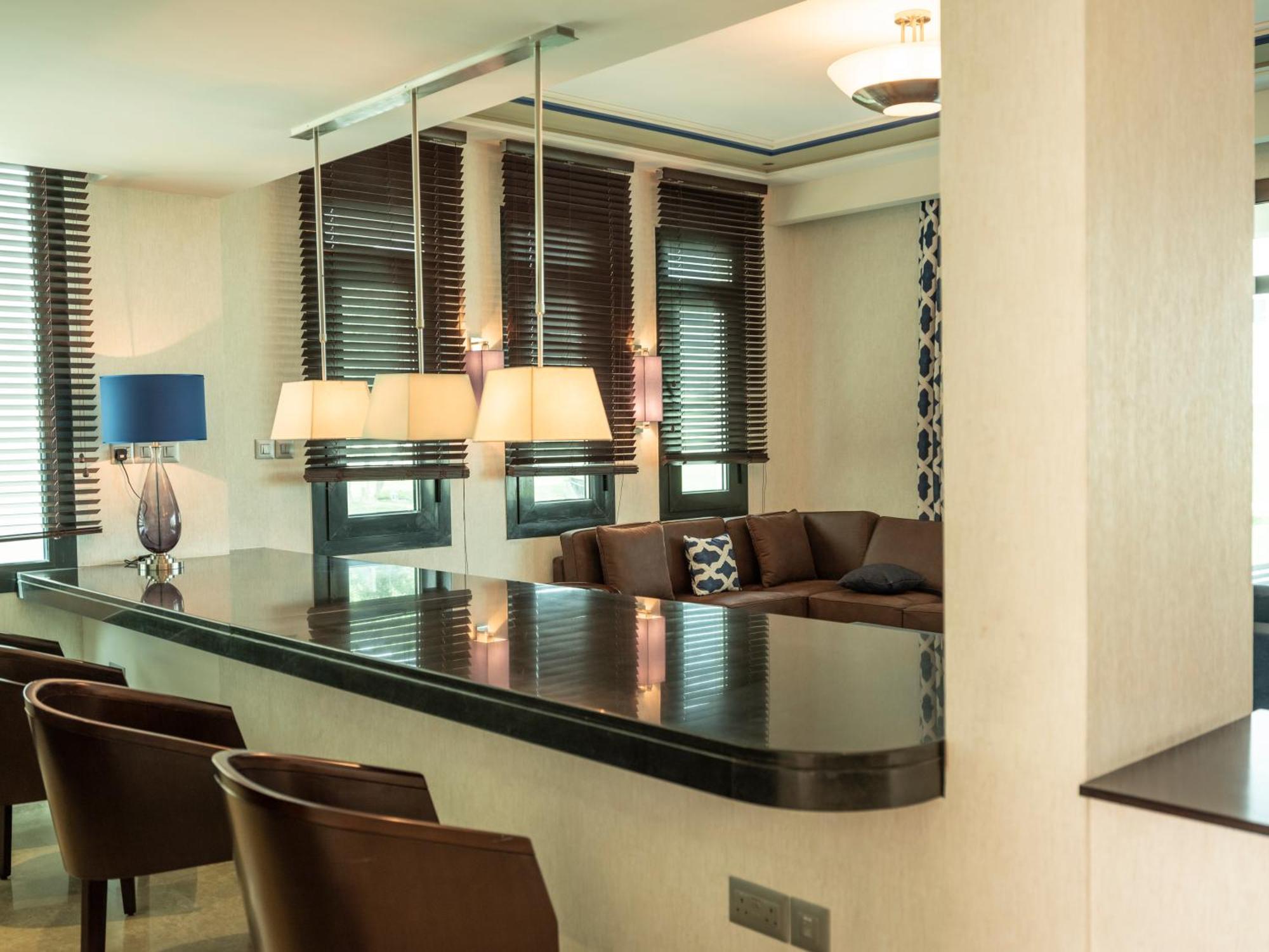 Retaj Salwa Resort & Spa Doha Exteriör bild A modern interior