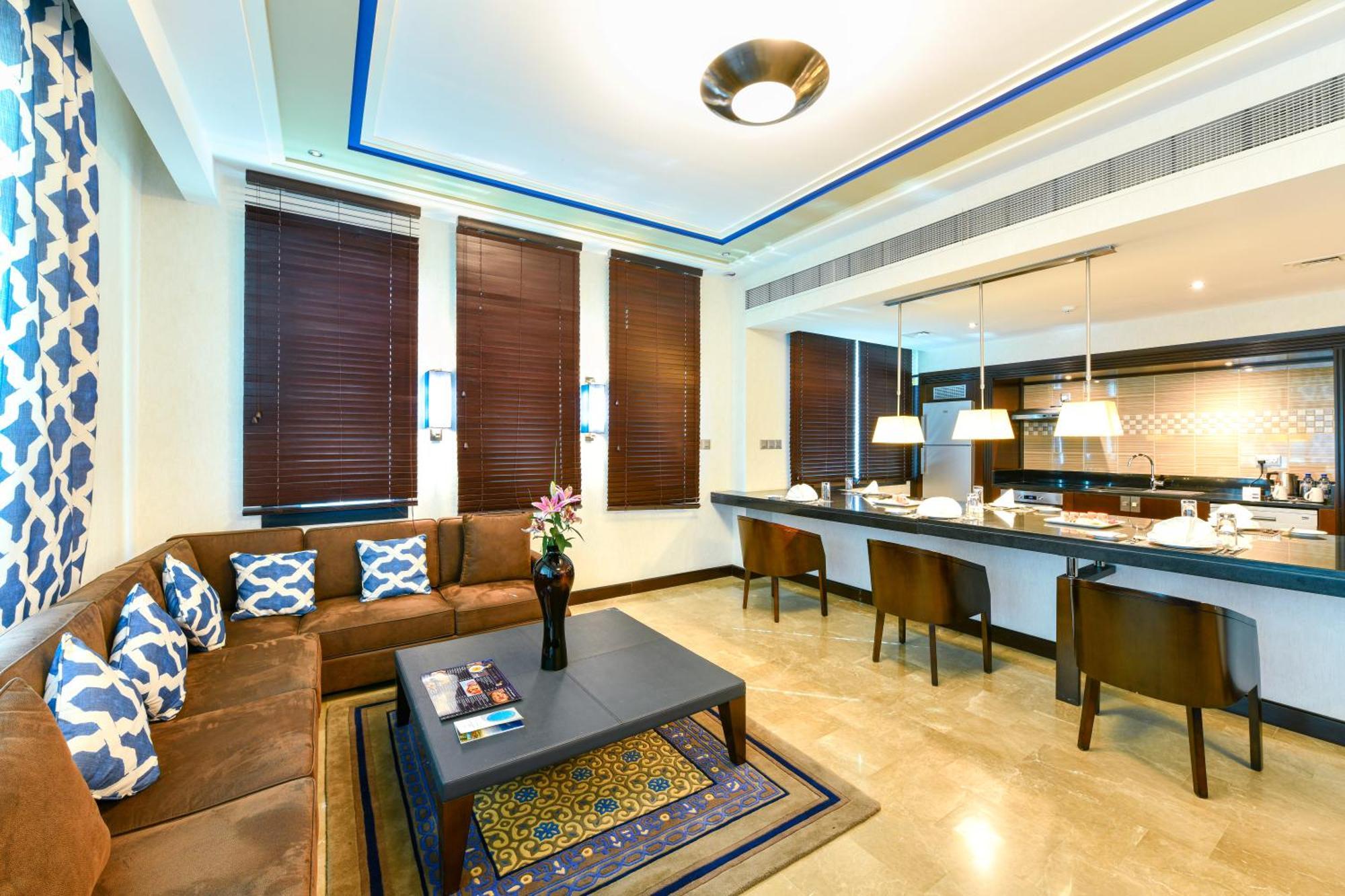 Retaj Salwa Resort & Spa Doha Exteriör bild A suite at the hotel