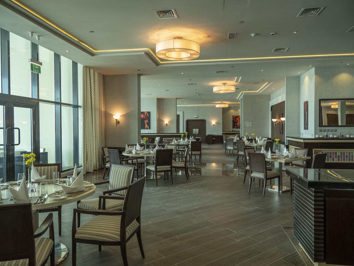 Retaj Salwa Resort & Spa Doha Exteriör bild The restaurant at the hotel