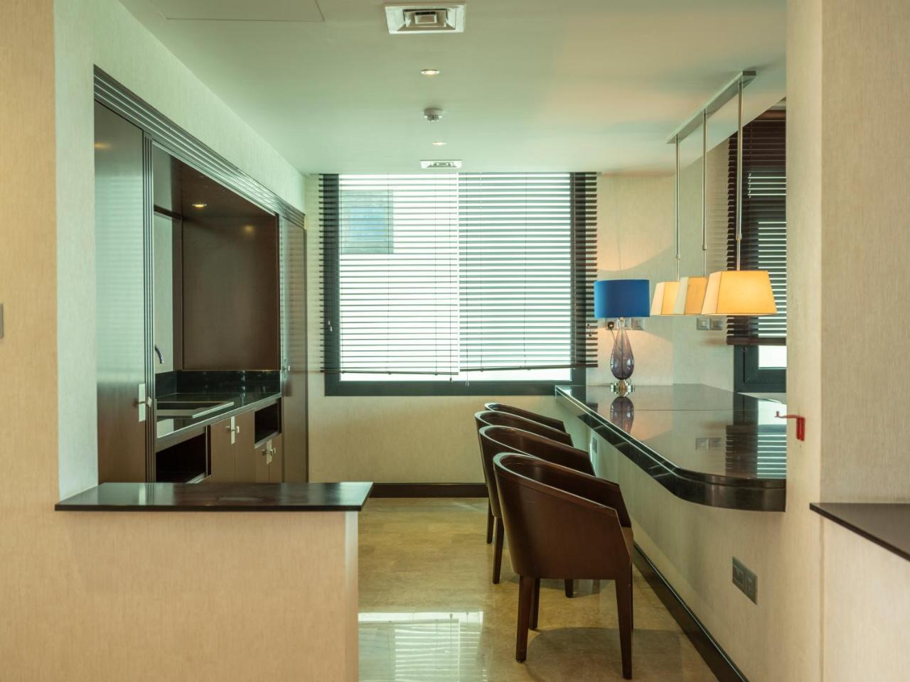 Retaj Salwa Resort & Spa Doha Exteriör bild A kitchen in a serviced apartment
