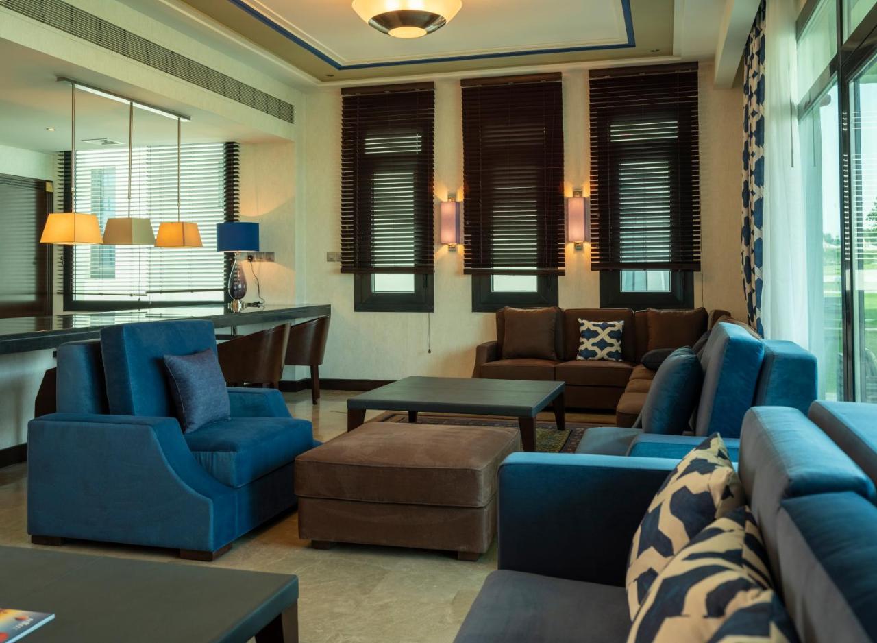 Retaj Salwa Resort & Spa Doha Exteriör bild The Club at Changi Airport