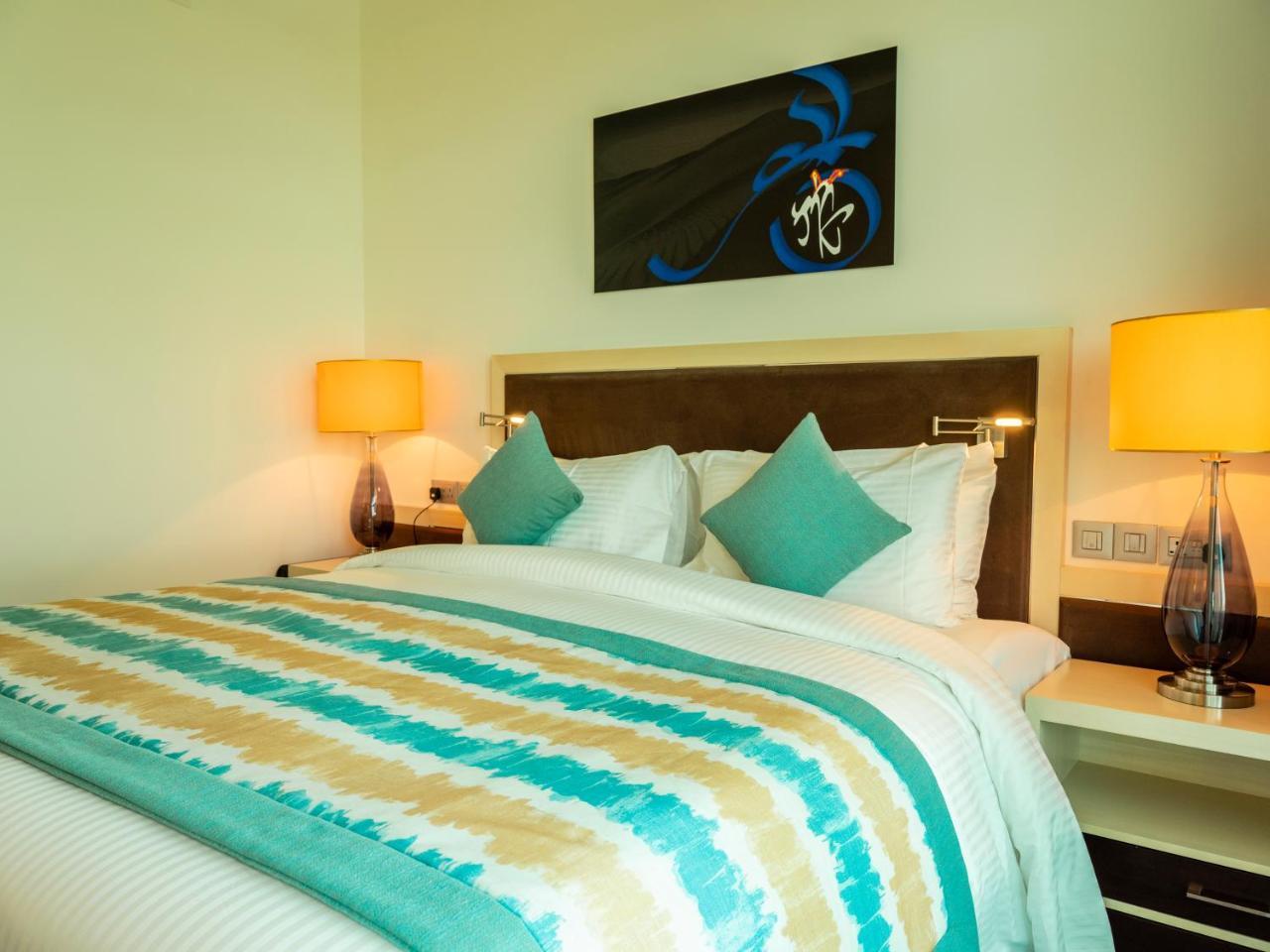 Retaj Salwa Resort & Spa Doha Exteriör bild A bedroom at the hotel