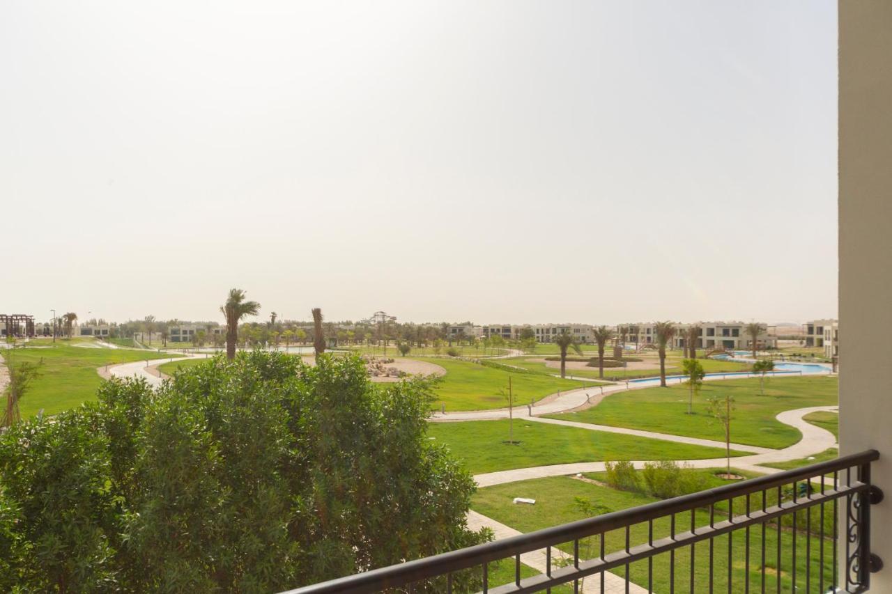 Retaj Salwa Resort & Spa Doha Exteriör bild View of the golf course